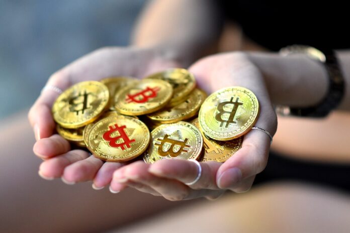 Bitcoins: o que é, vale a pena investir?
